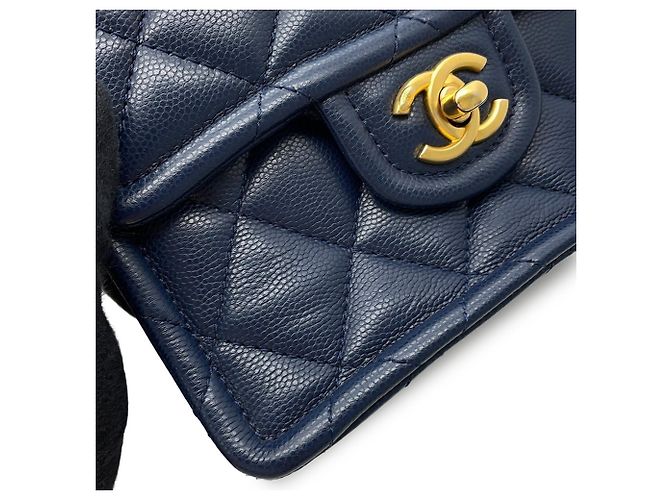 Borsa a tracolla Chanel Mini Matelassé con catena Blu navy - vista 7