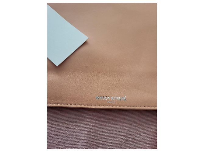 Autre Marque Maison Kitsuné Pochette in Pelle Rosa - vista 3