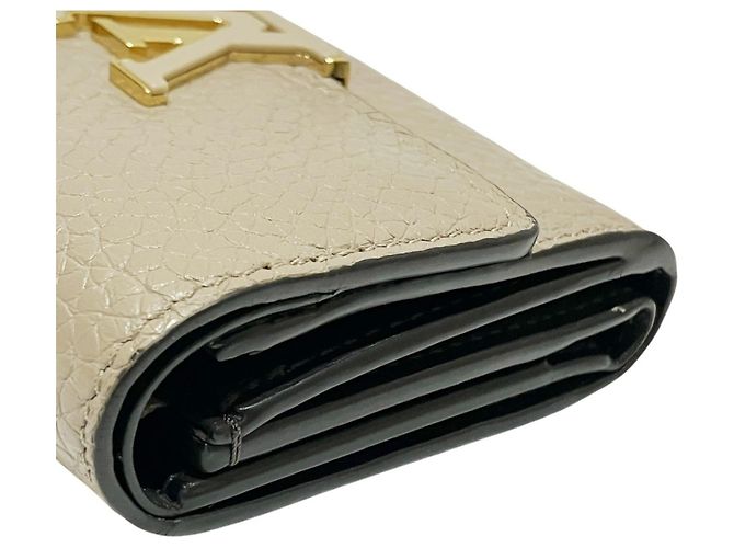 Capucines Carteira Louis Vuitton Tri-fold - vista 9