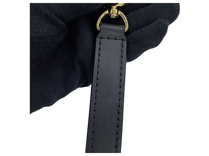 Borsa a mano OnTheGo EW con catena Louis Vuitton Monogram Reverse Giant Rosso - vista 11