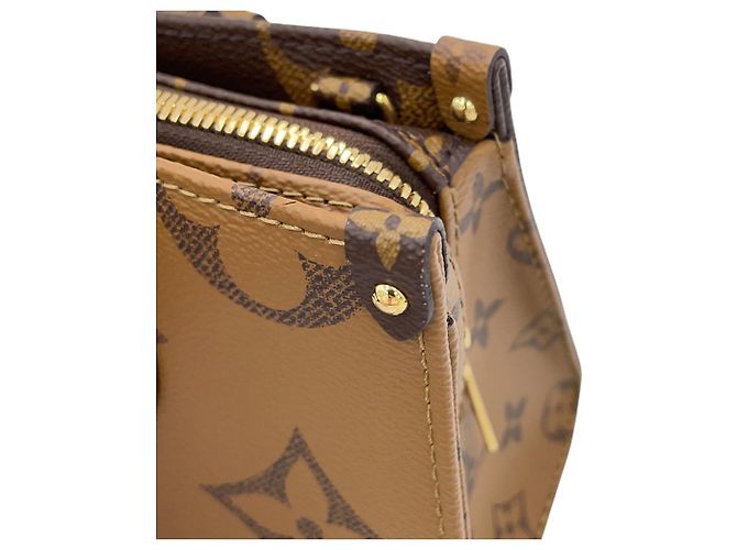 Borsa a mano OnTheGo EW con catena Louis Vuitton Monogram Reverse Giant Rosso - vista 8