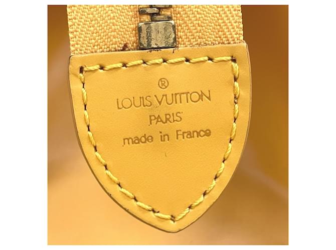 Louis Vuitton Sac Triangle Handbag Giallo - vista 4