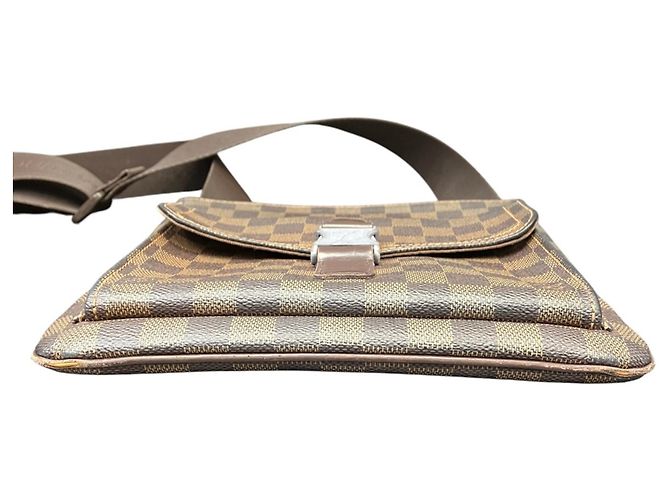 Louis Vuitton Pochette Melville Shoulder Bag Marrone Bianco - vista 3