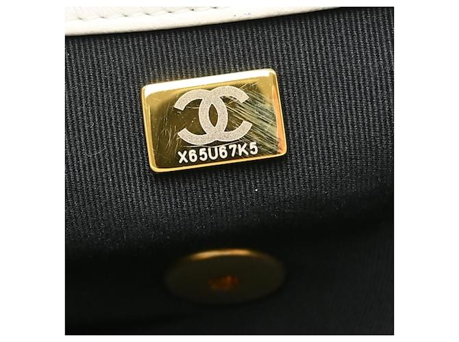 Chanel 19 Flap Quilted Leather Medium Bianco - vista 5