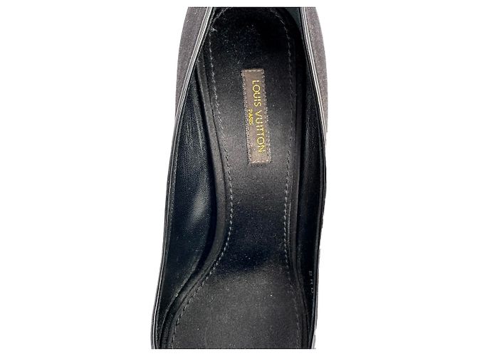 Décolleté peep-toe in raso nero con cristalli Louis Vuitton - vista 11