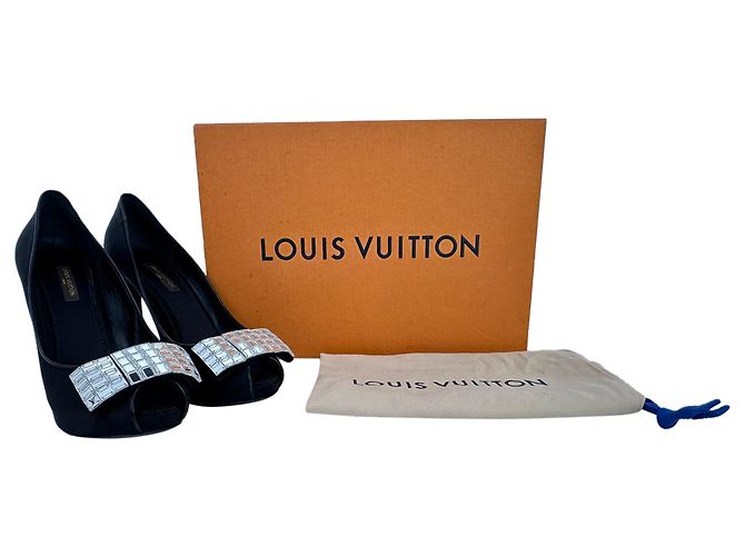 Décolleté peep-toe in raso nero con cristalli Louis Vuitton - vista 16