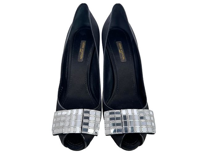 Décolleté peep-toe in raso nero con cristalli Louis Vuitton - vista 3