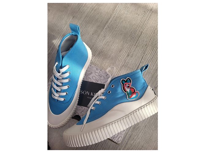 Autre Marque Maison Kitsuné Blaue Low-Top-Sneaker aus Canvas mit Fuchs-Patch Weiß - Ansicht 2