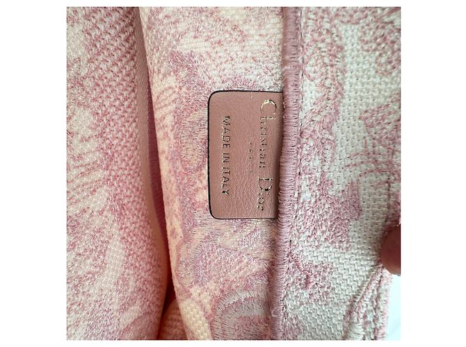 Sac Dior Book Tote Medium Toile de Jouy Brodé en Toile Rose - vue 10