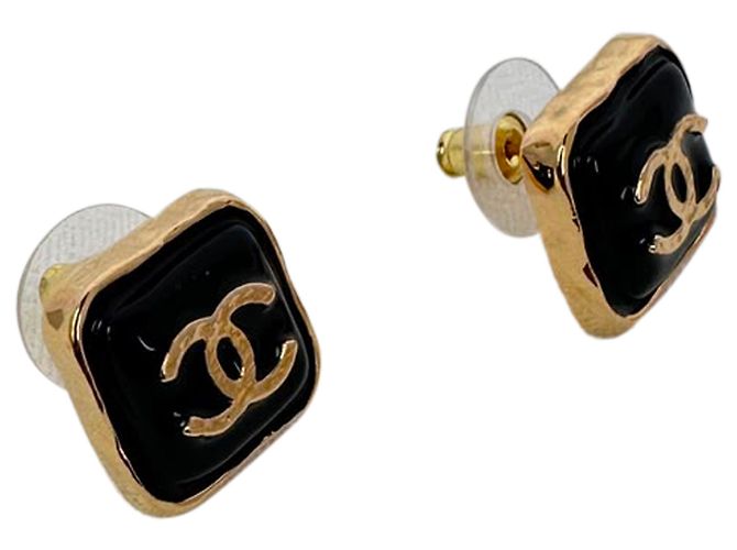 Timeless Orecchini a bottone Chanel CC in resina nera Nero - vista 3