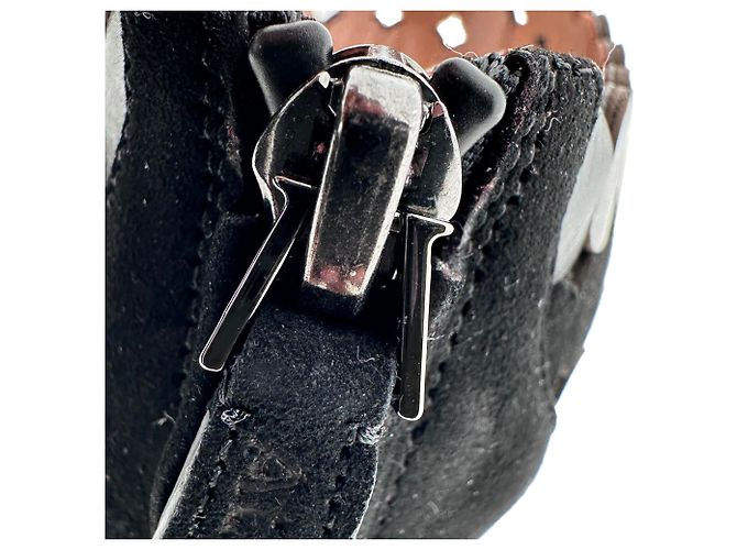 Sandali con tacco T-Strap festonati Alaïa in camoscio nero - vista 13