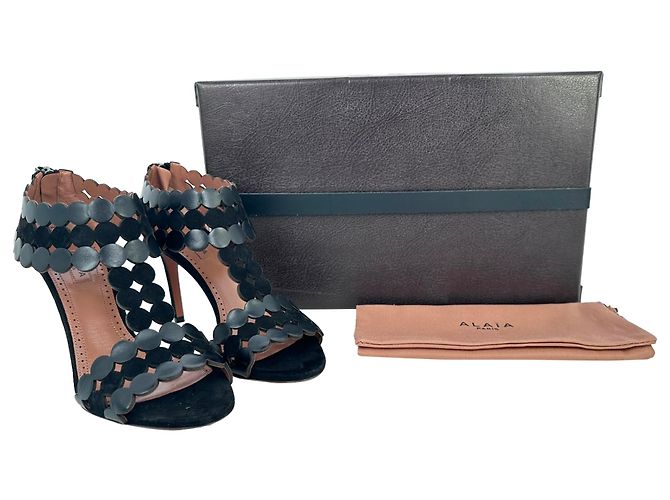 Sandali con tacco T-Strap festonati Alaïa in camoscio nero - vista 17