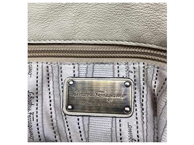 Borsa Hobo Gancini con tasca Salvatore Ferragamo in pelle beige - vista 8
