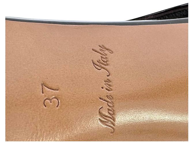 Décolleté aperte Louis Vuitton con dettaglio lucchetto e ritagli in pelle verniciata nera Nero - vista 11