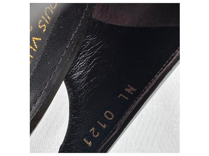 Décolleté aperte Louis Vuitton con dettaglio lucchetto e ritagli in pelle verniciata nera Nero - vista 15