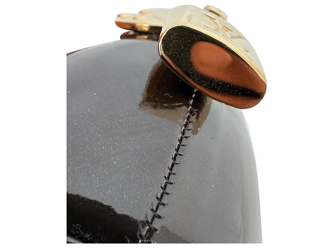 Décolleté aperte Louis Vuitton con dettaglio lucchetto e ritagli in pelle verniciata nera Nero - vista 17