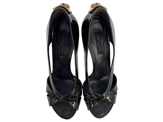 Décolleté aperte Louis Vuitton con dettaglio lucchetto e ritagli in pelle verniciata nera Nero - vista 5