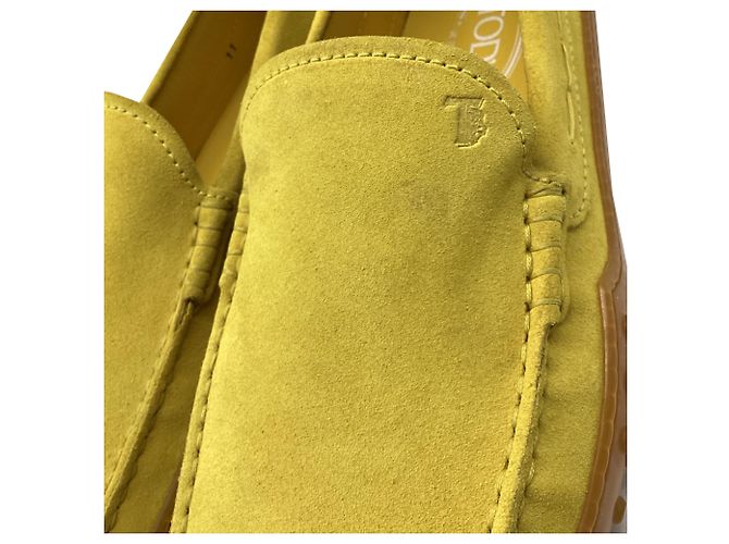 Mocassini Tod's in suede giallo con suola in gomma - vista 14