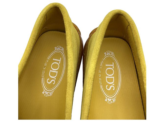 Mocassini Tod's in suede giallo con suola in gomma - vista 15