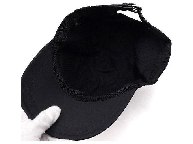 Prada Cappellino Unisex in Nylon Nero con Cuciture Blu - vista 6