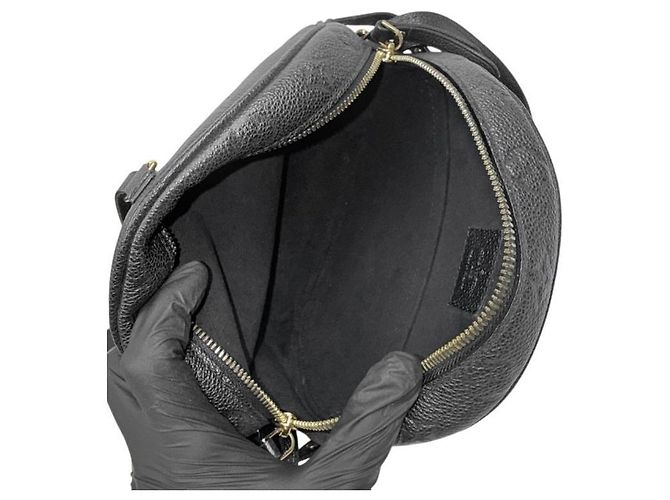 Louis Vuitton Borsa crossbody Boulogne Souple in pelle Epi nera Nero - vista 9
