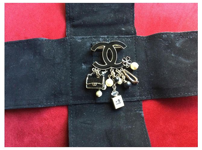 Chanel Camellia and N°5 Perfume Bottle Brooch Black White Gold hardware - view 4