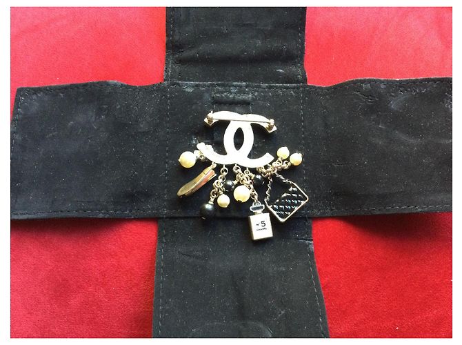 Chanel Camellia and N°5 Perfume Bottle Brooch Black White Gold hardware - view 5