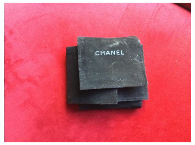 Chanel Camellia and N°5 Perfume Bottle Brooch Black White Gold hardware - view 6