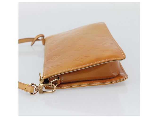 Louis Vuitton Lexington Pochette Patent Leather Beige - vista 3