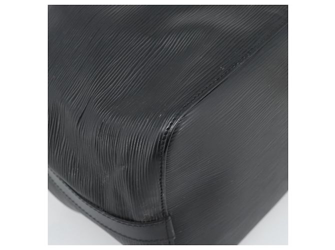 LOUIS VUITTON Borsa a tracolla Petit Noe in pelle Epi Nera M44102 LV Auth 196225 Nero - vista 14