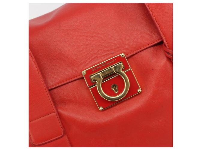 Borsa Salvatore Ferragamo Gancini in pelle rossa e oro Auth 195014 Rosso D'oro - vista 17