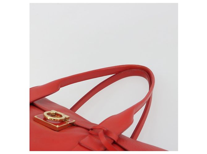 Borsa Salvatore Ferragamo Gancini in pelle rossa e oro Auth 195014 Rosso D'oro - vista 8