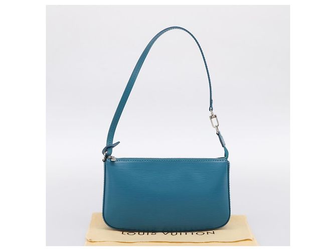 LOUIS VUITTON Epi Pochette Accessoires Pouch Cyan M40823 LV Auth 196344V - vista 12