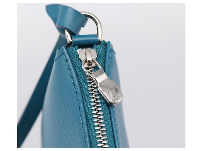 LOUIS VUITTON Epi Pochette Accessoires Pouch Cyan M40823 LV Auth 196344V - vista 9
