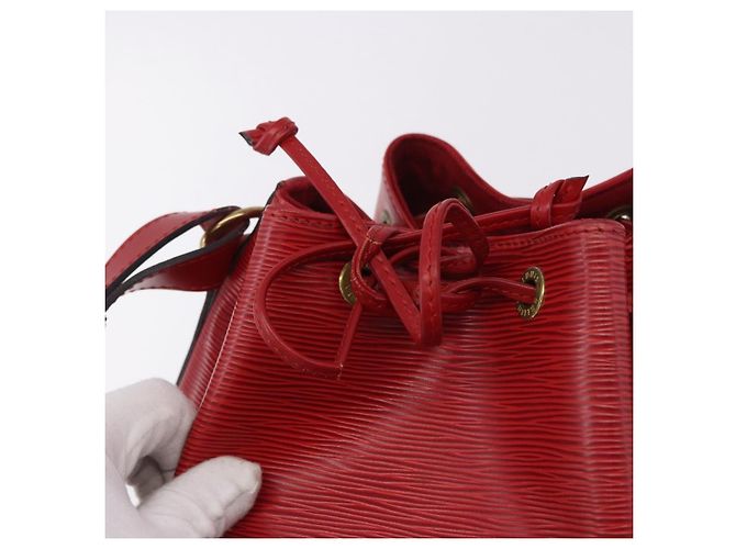 Borsa a tracolla LOUIS VUITTON Epi Petit Noe Rossa M44107 LV Auth 195592A Rosso - vista 18