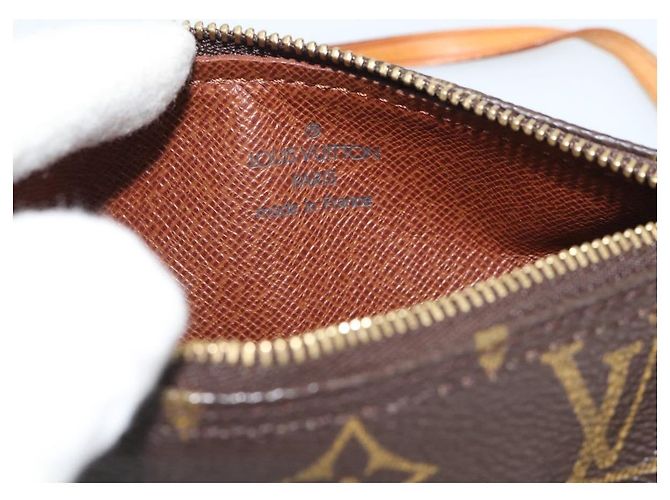 LOUIS VUITTON Pochette Papillon Monogram LV Auth 195230V Monogramme - vue 11