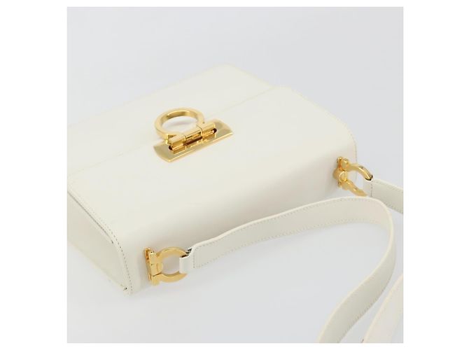 Borsa a tracolla Salvatore Ferragamo Gancini in pelle bianca e oro Auth 196208 Bianco - view 6