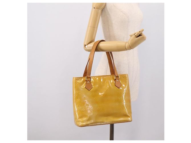 Sac à main LOUIS VUITTON Monogram Vernis Houston Beige M91004 LV Auth BA14836 - vue 23