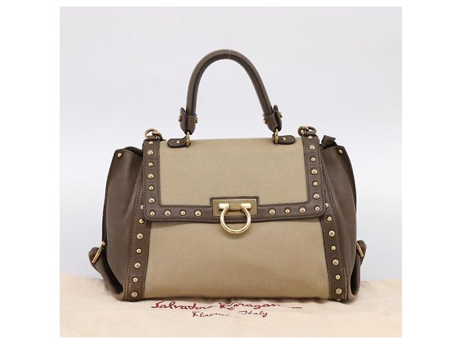 Borsa Salvatore Ferragamo Gancini Canvas 2way Beige Gold Auth 196765 D'oro - vista 12