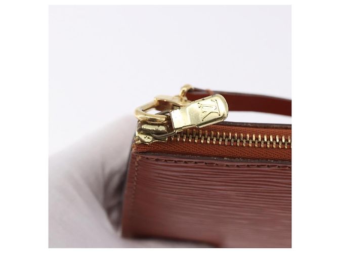 LOUIS VUITTON Epi Pochette Accessoires Accessory Pouch Brown M52983 Auth 194983A Castaño - vista 10