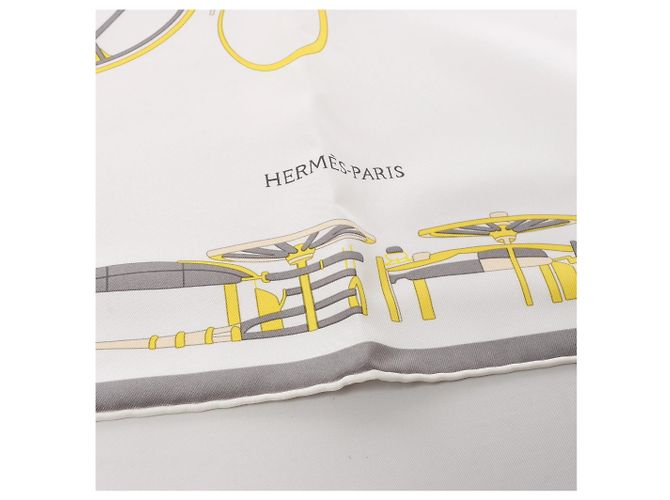 Hermès Carré 90 "COMPLICATION EQUESTR" Seidentuch in Grau x Gelb - Ansicht 4