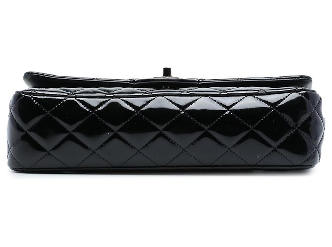 Borsa a tracolla Chanel Medium Classic Double Flap in vernice nera Nero - vista 3
