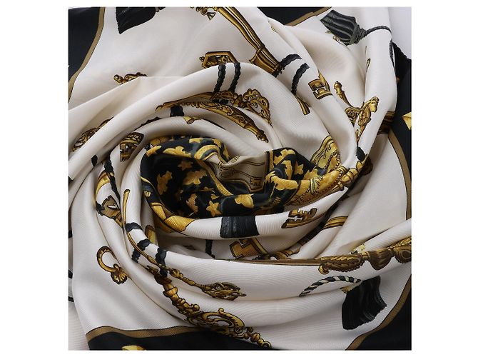 Hermès Carré 90 "LES CLES" Foulard di seta in Nero Beige - vista 13