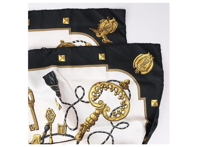 Hermès Carré 90 "LES CLES" Foulard di seta in Nero Beige - vista 2