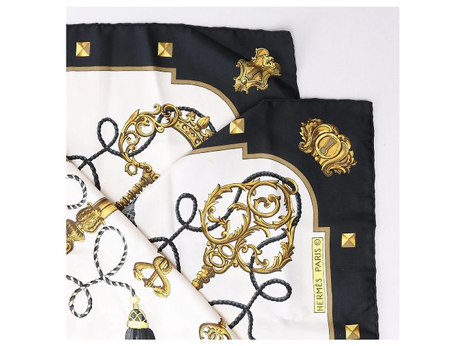 Hermès Carré 90 "LES CLES" Foulard di seta in Nero Beige - vista 3