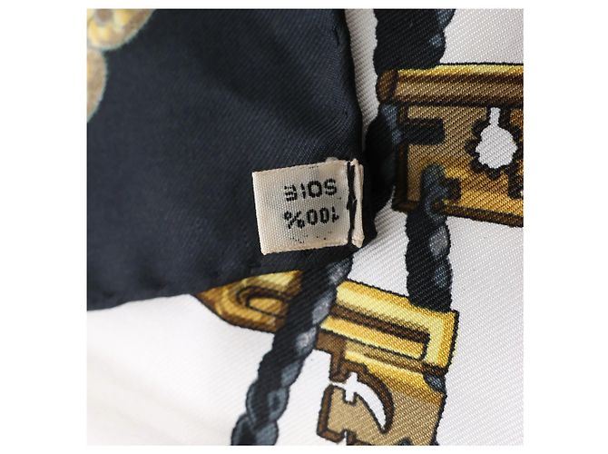 Hermès Carré 90 "LES CLES" Foulard di seta in Nero Beige - vista 4