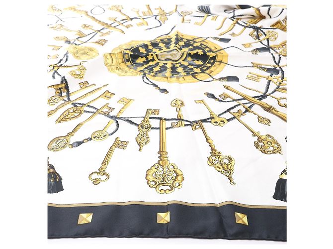 Hermès Carré 90 "LES CLES" Foulard di seta in Nero Beige - vista 6