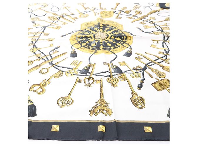 Hermès Carré 90 "LES CLES" Foulard di seta in Nero Beige - vista 7