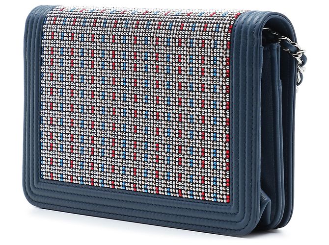 Borsa a tracolla Boy Wallet On Chain in pelle d'agnello blu con cristalli Chanel - vista 2