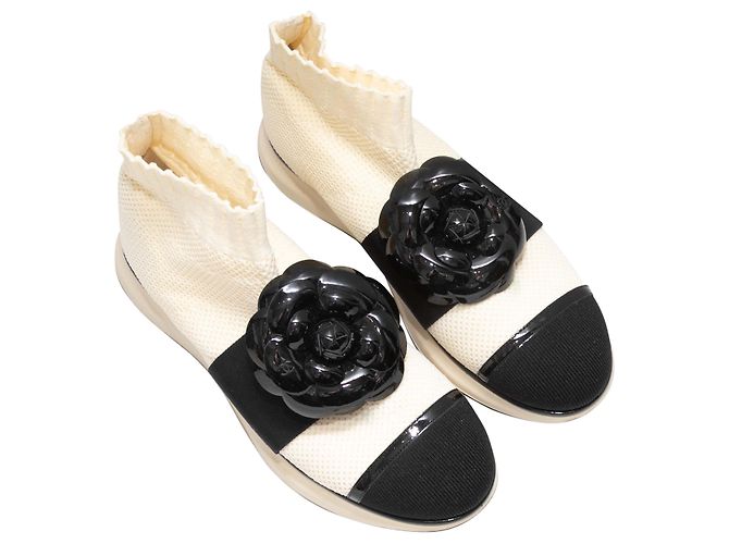 Chanel Camellia Sock-Sneaker mit verstärkter Kappe Weiß & Schwarz Größe 39 - Ansicht 2